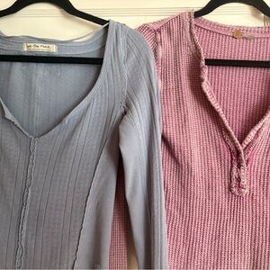 2 FP ONE We The Free Free People S long sleeve v neck henley t-shirts blue mauve